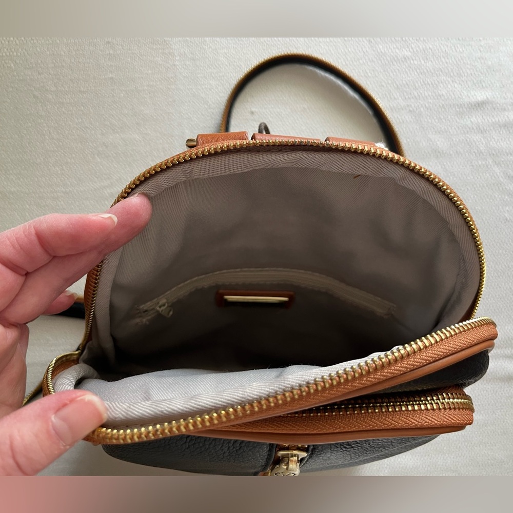 Valentina NWT Black and Tan Leather Backpack Style Handbag Made in Italy - Picture 6 of 8